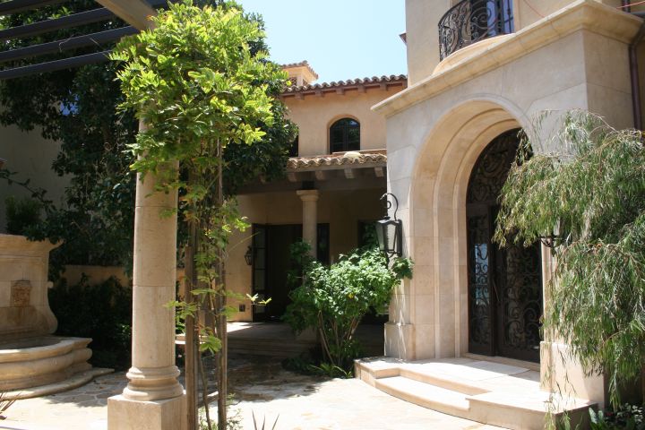 House of Stone image 15