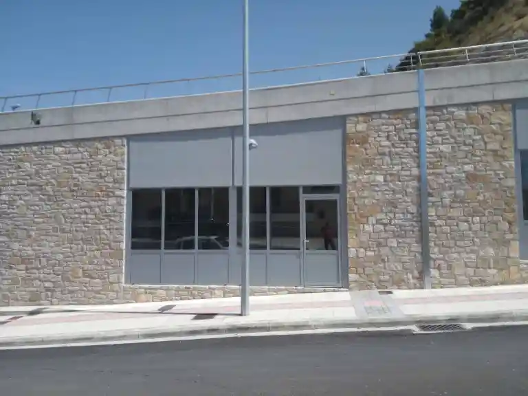Luxury House image 7