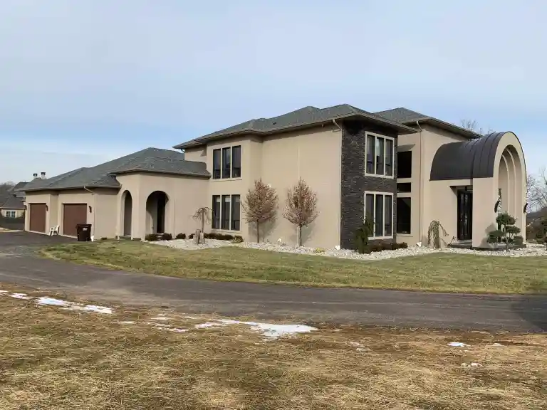 Luxury House image 6
