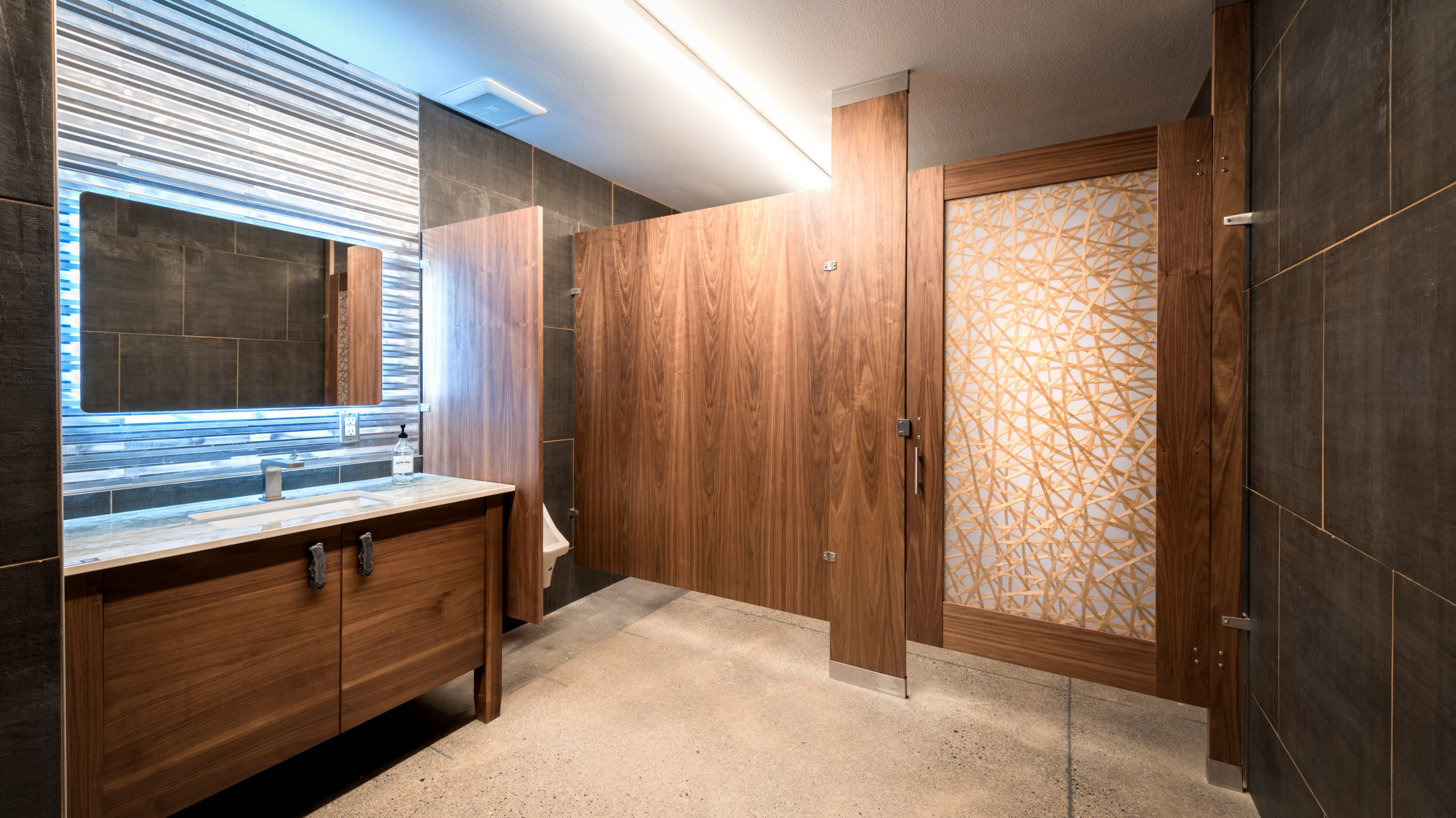 Ironwood Manufacturing, Co. - Toilet Partitions image 16
