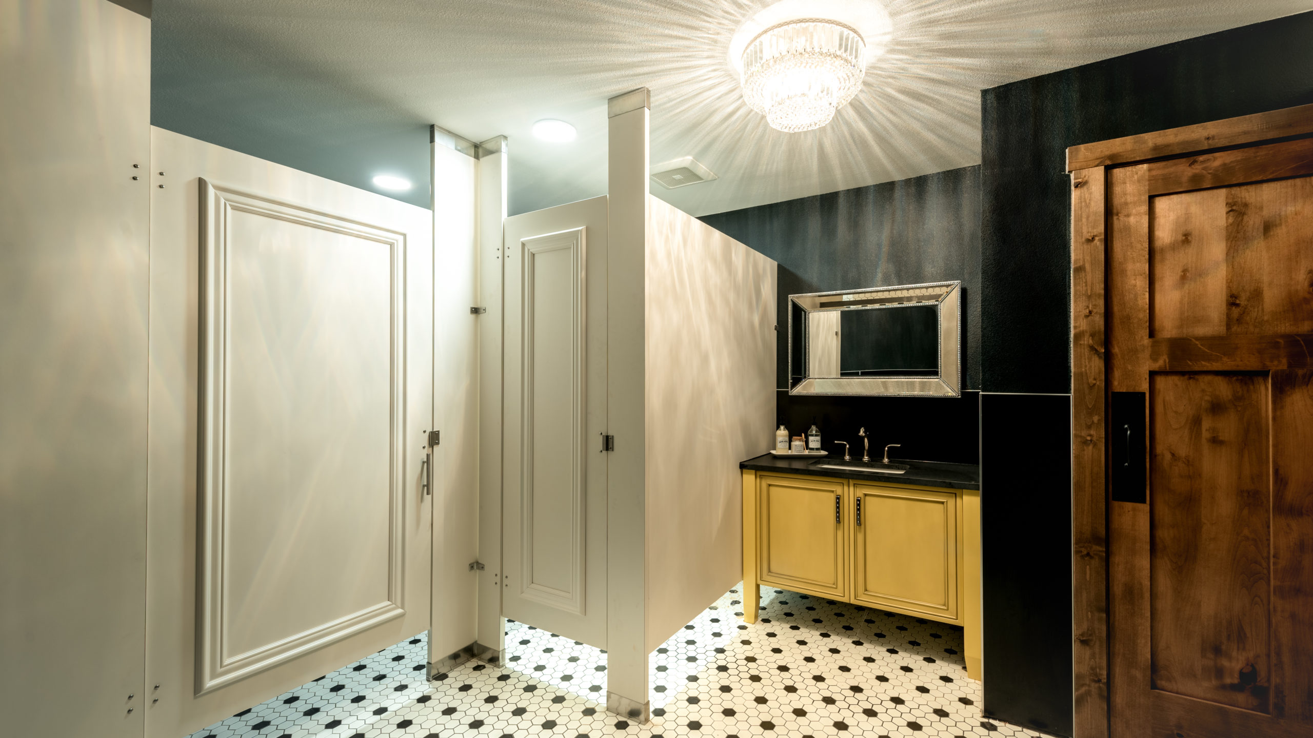 Ironwood Manufacturing, Co. - Toilet Partitions image 13