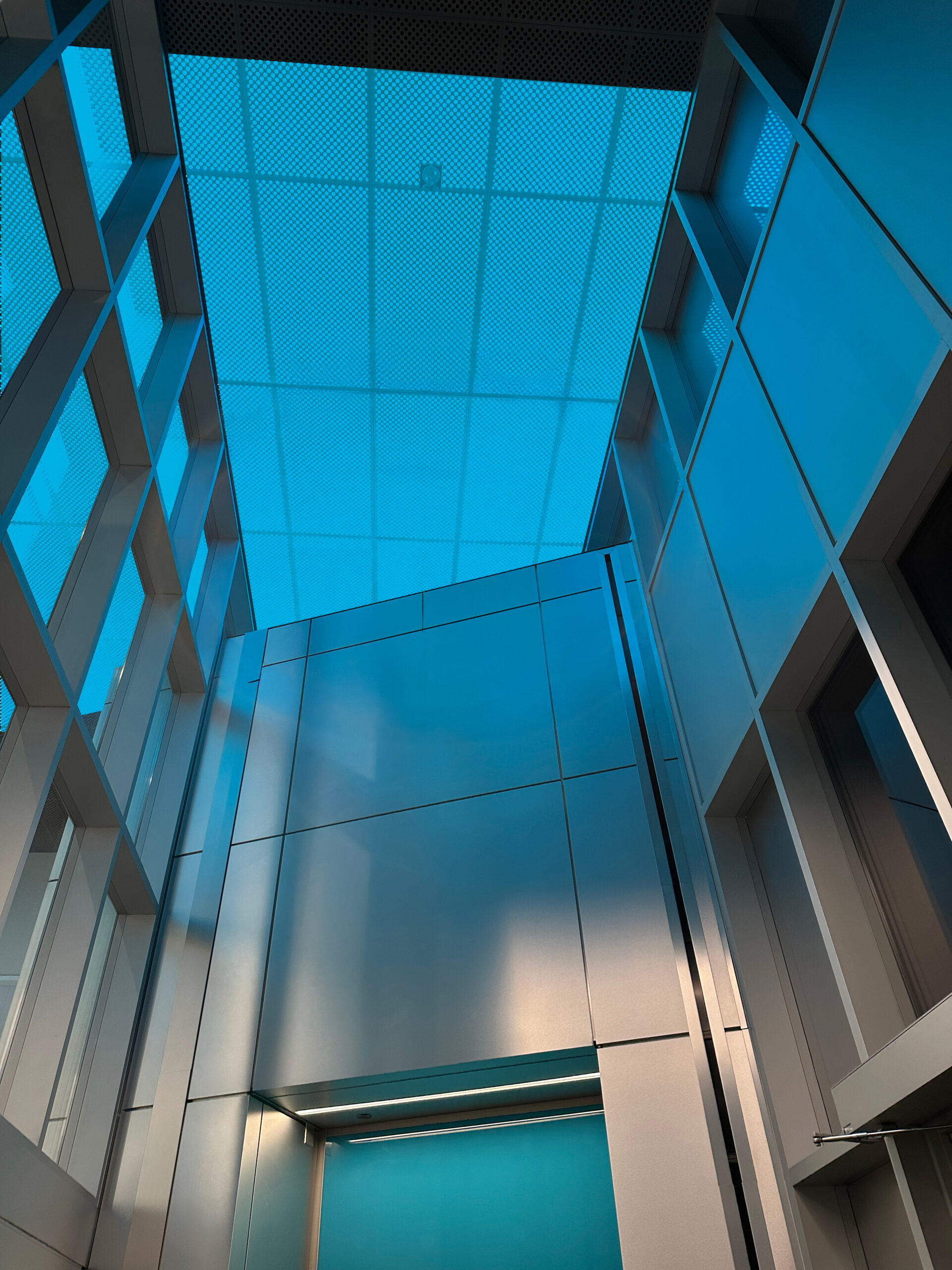 EOS Light image 10