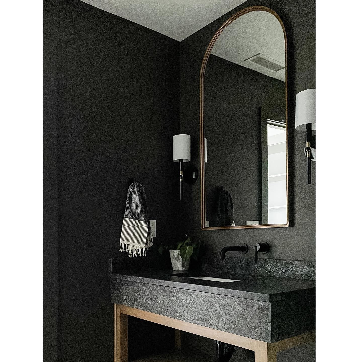 Delta Faucet image 1