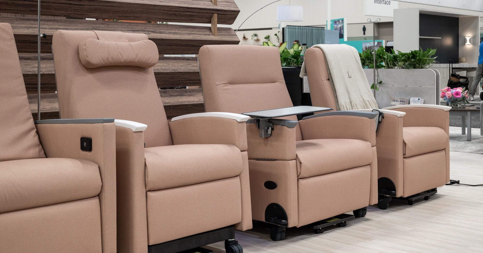 La-Z-Boy Healthcare I Knú Comfort image 9