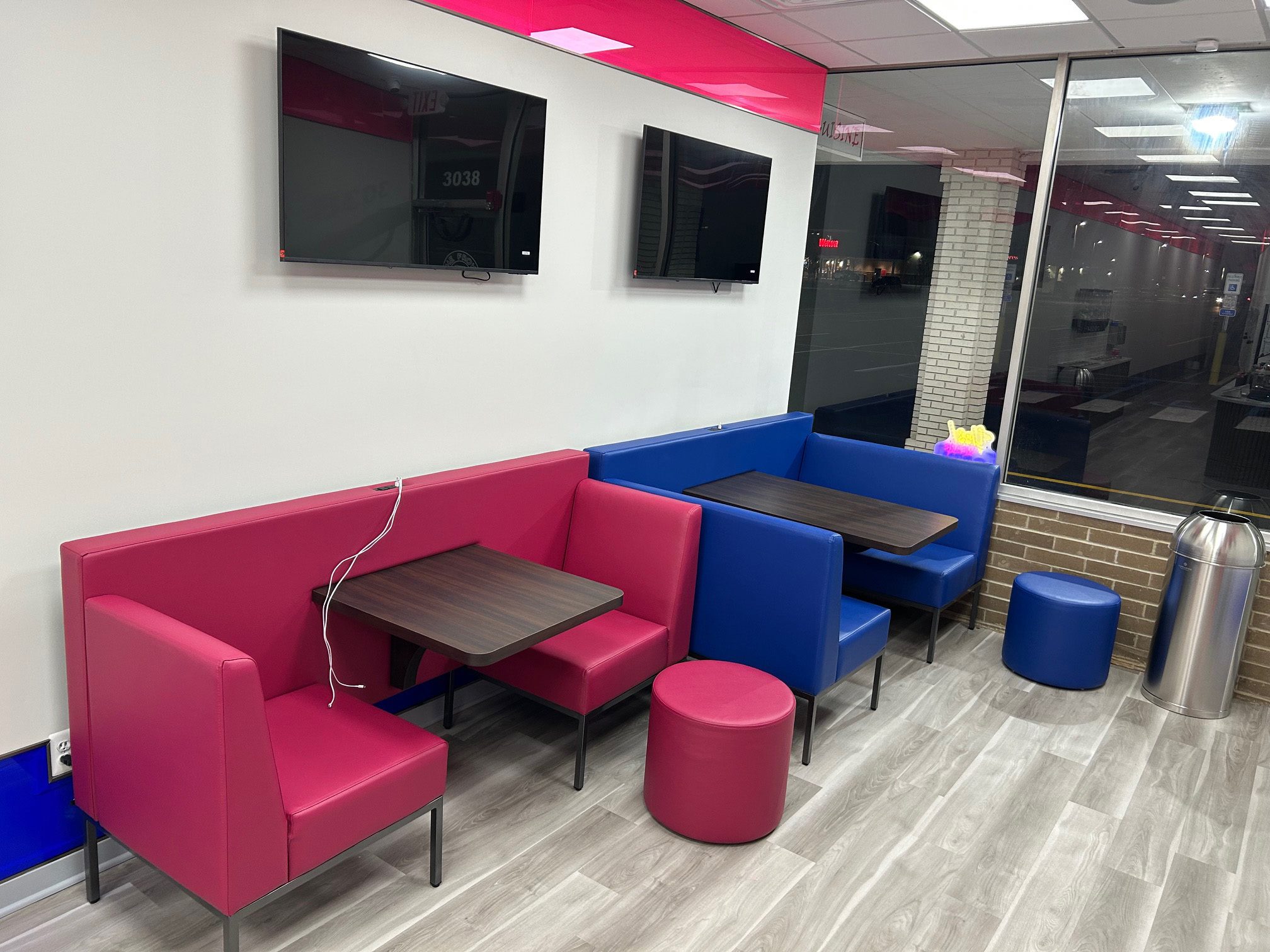 Modern Line Furniture image 6