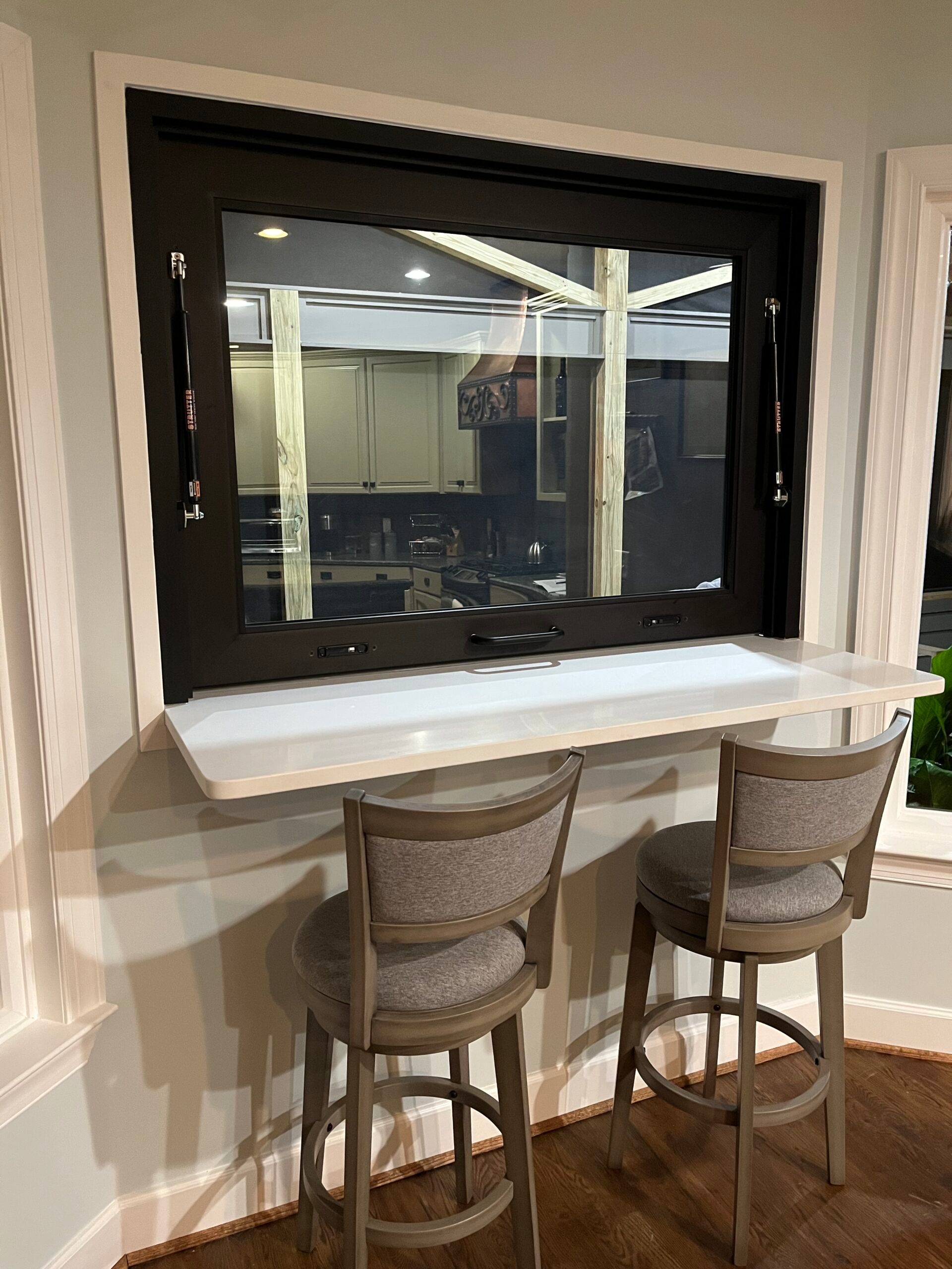 Strutter window image 3