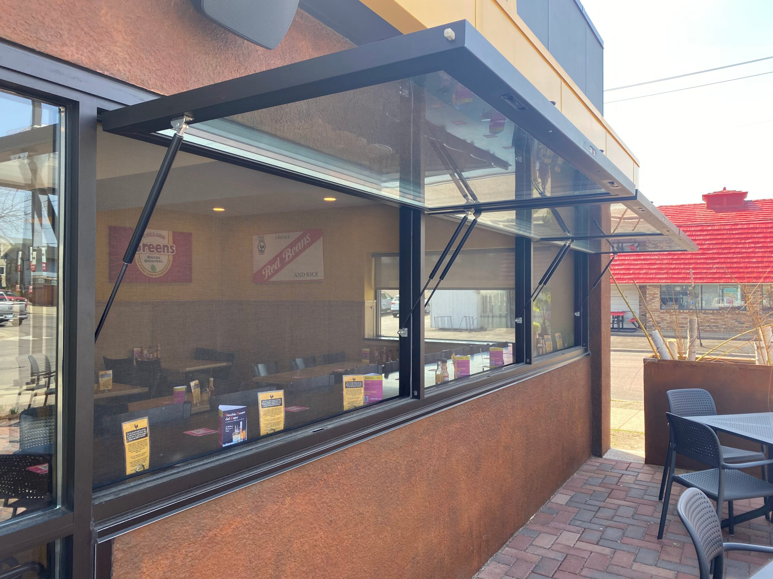 Strutter window image 5