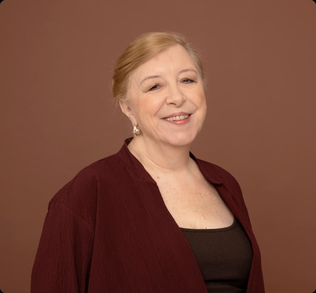 Susan Quilliam, standing in a 3/4 pose whilst looking at the camera