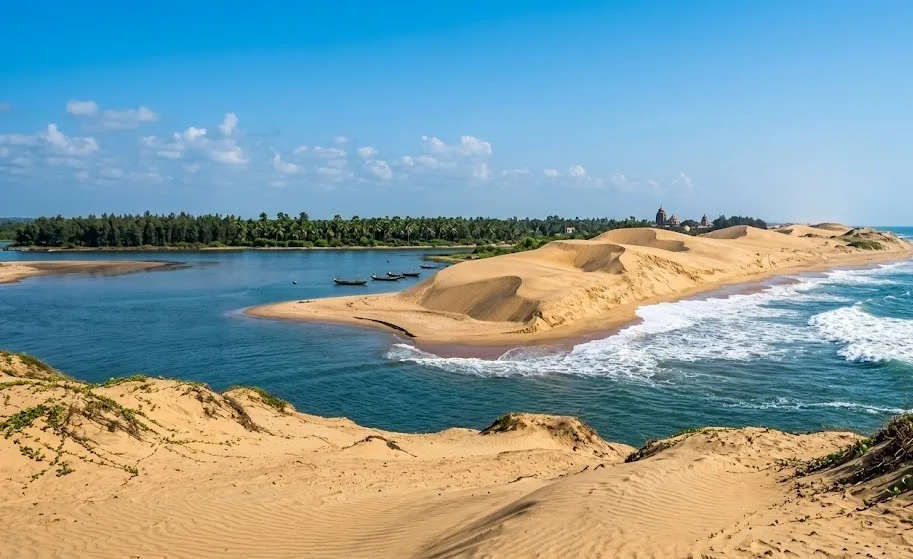 Puri & Chilika Coastal Adventure: 3-Day Sightseeing Tour from Puri