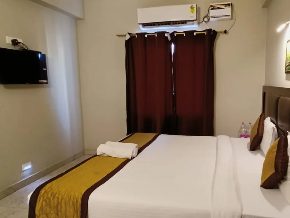 Deluxe Room thumbnail 3
