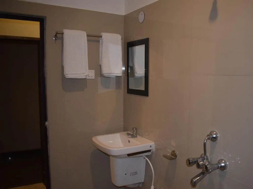 Deluxe Room thumbnail 5