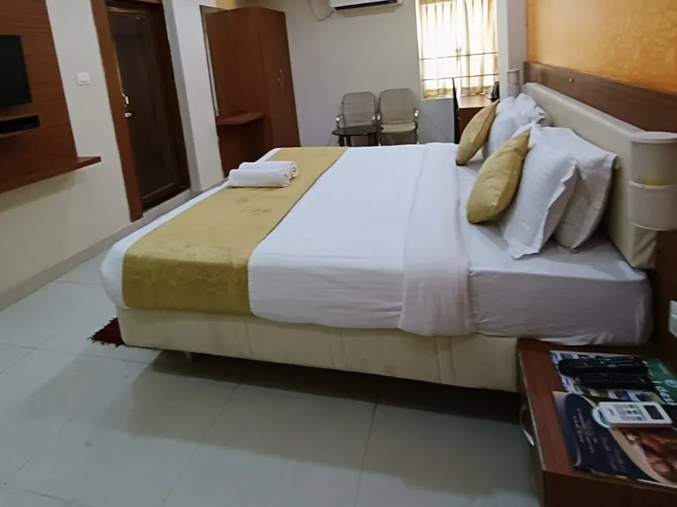 Grand Executive suite thumbnail 3