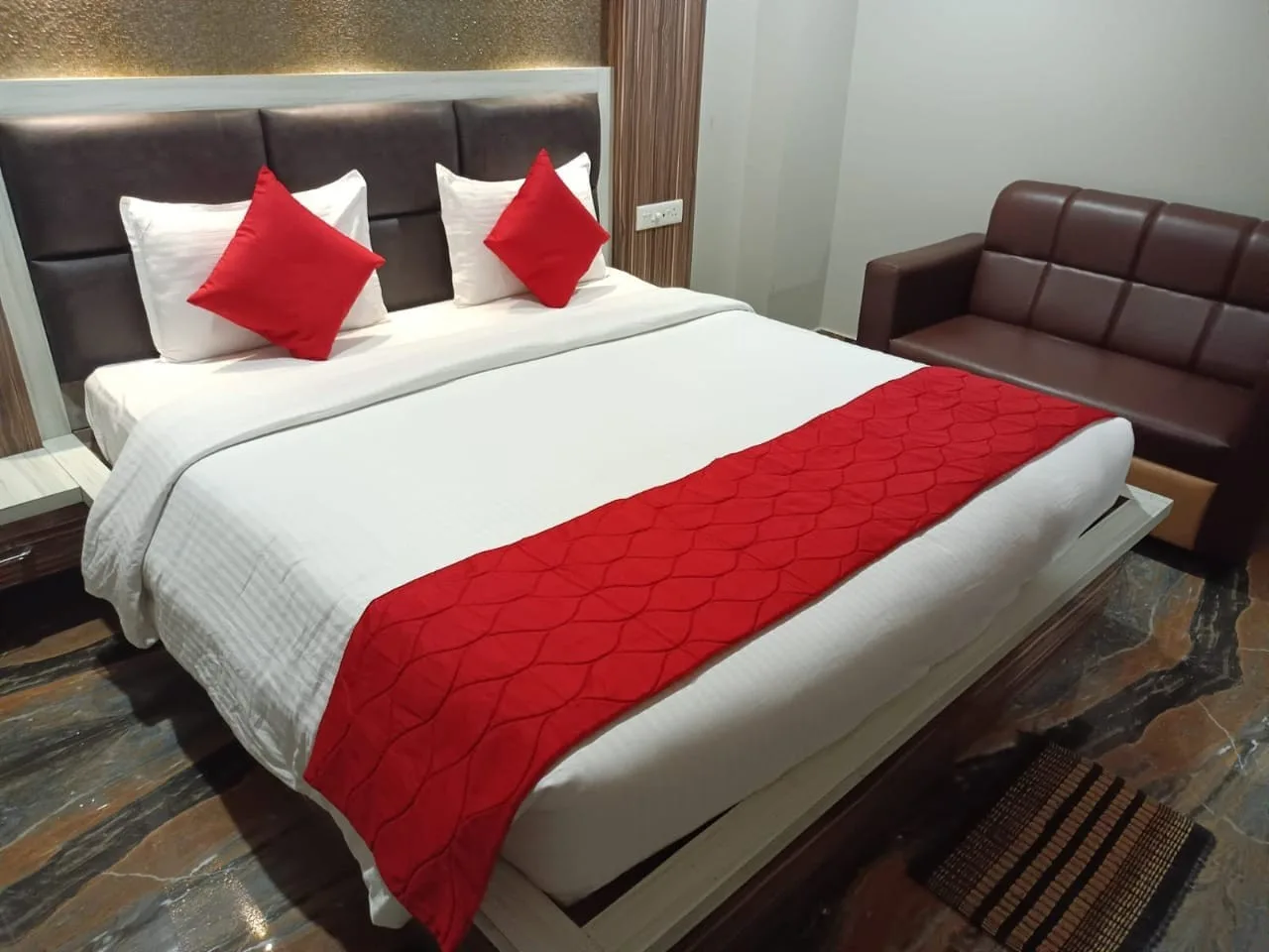 Standard Room thumbnail 2