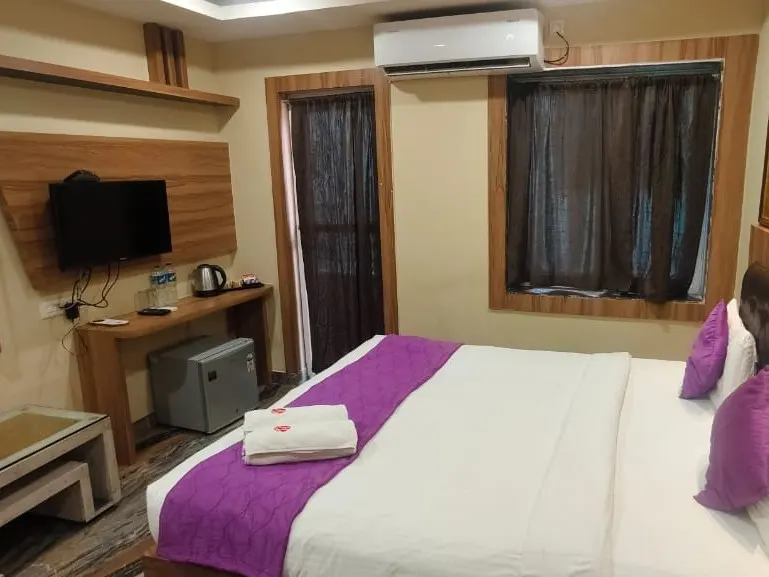 Executive Room thumbnail 3