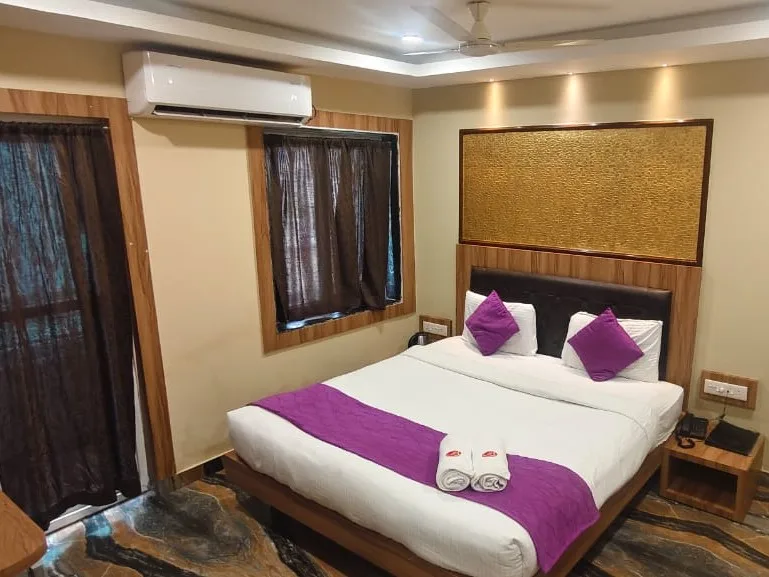 Executive Room thumbnail 4