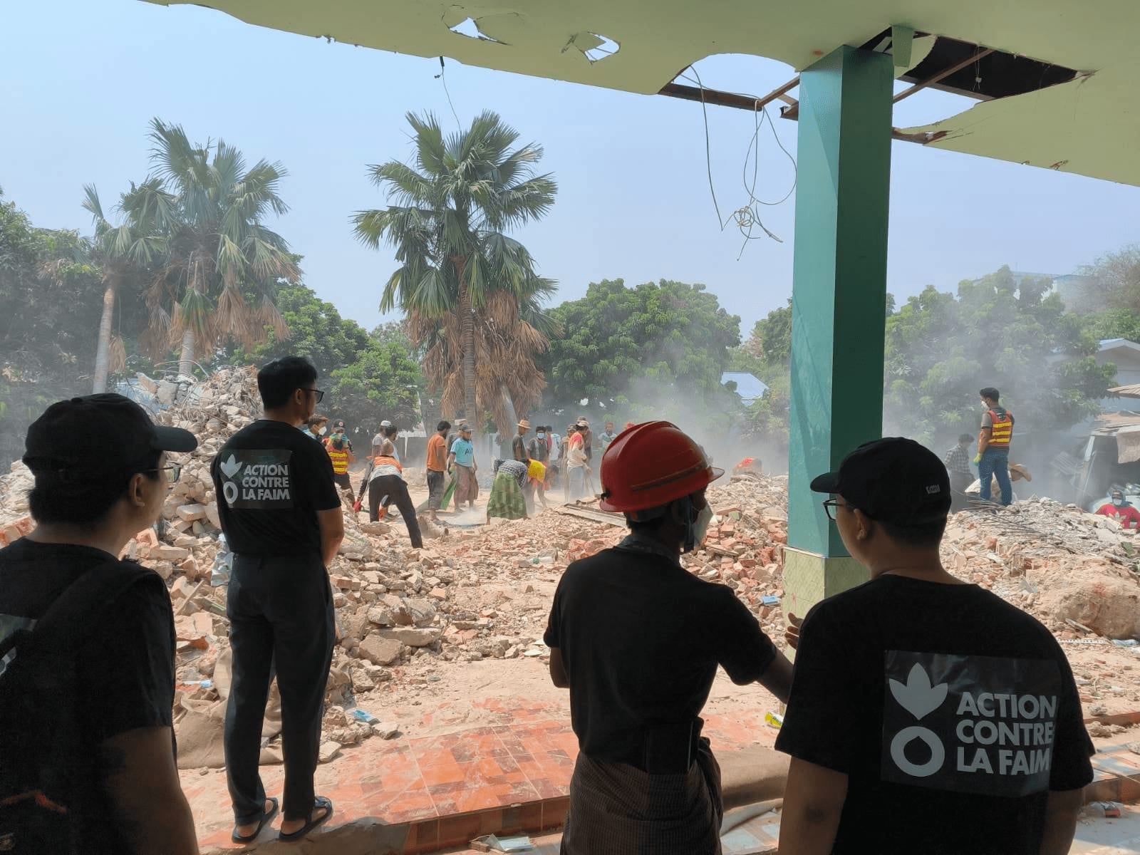 Meeting-with-the-leaders-from-Mosque-where-all-60-men-died-from-the-collapse-while-praying-inside