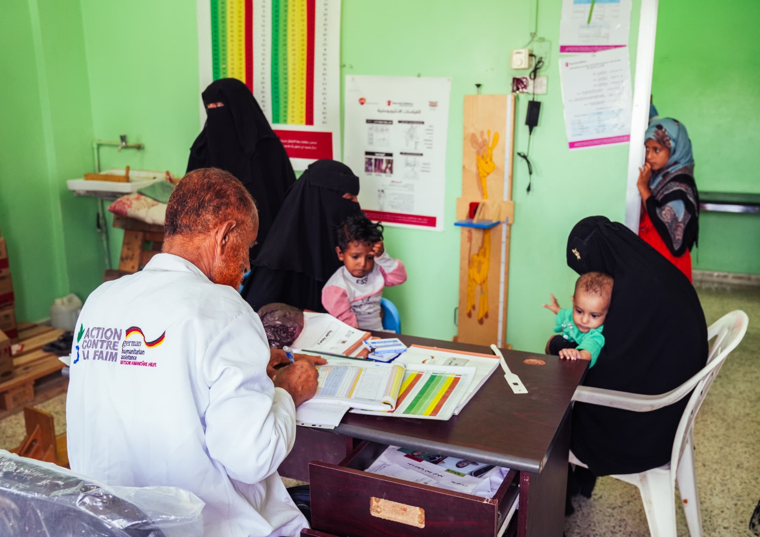 Yémen 2024 - Personnel d'ACF recevant des patients dans un centre de sante a Lahj