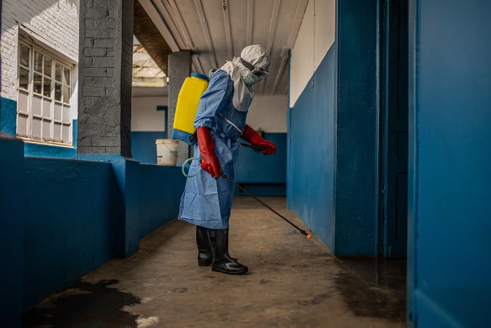 DHELO Léonard Un agent d'hygiène et de décontamination au Centre De Santé Notre Dame De La Charité Maternelle Mongbwalu