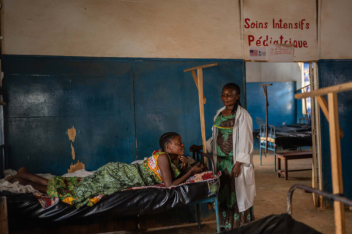 Francine Mave , Infirmière Du Centre De Santé Notre Dame De La Charité Maternelle