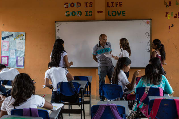 Melkar Galárraga, enseignant dans une communauté rurale