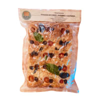 Focaccia de cherrys, albahaca y aceitunas