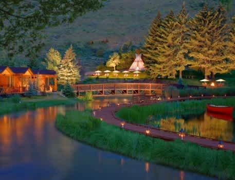 A-Yellowstone-Grand-Tetons-Rustic-Inn-Cabins-1