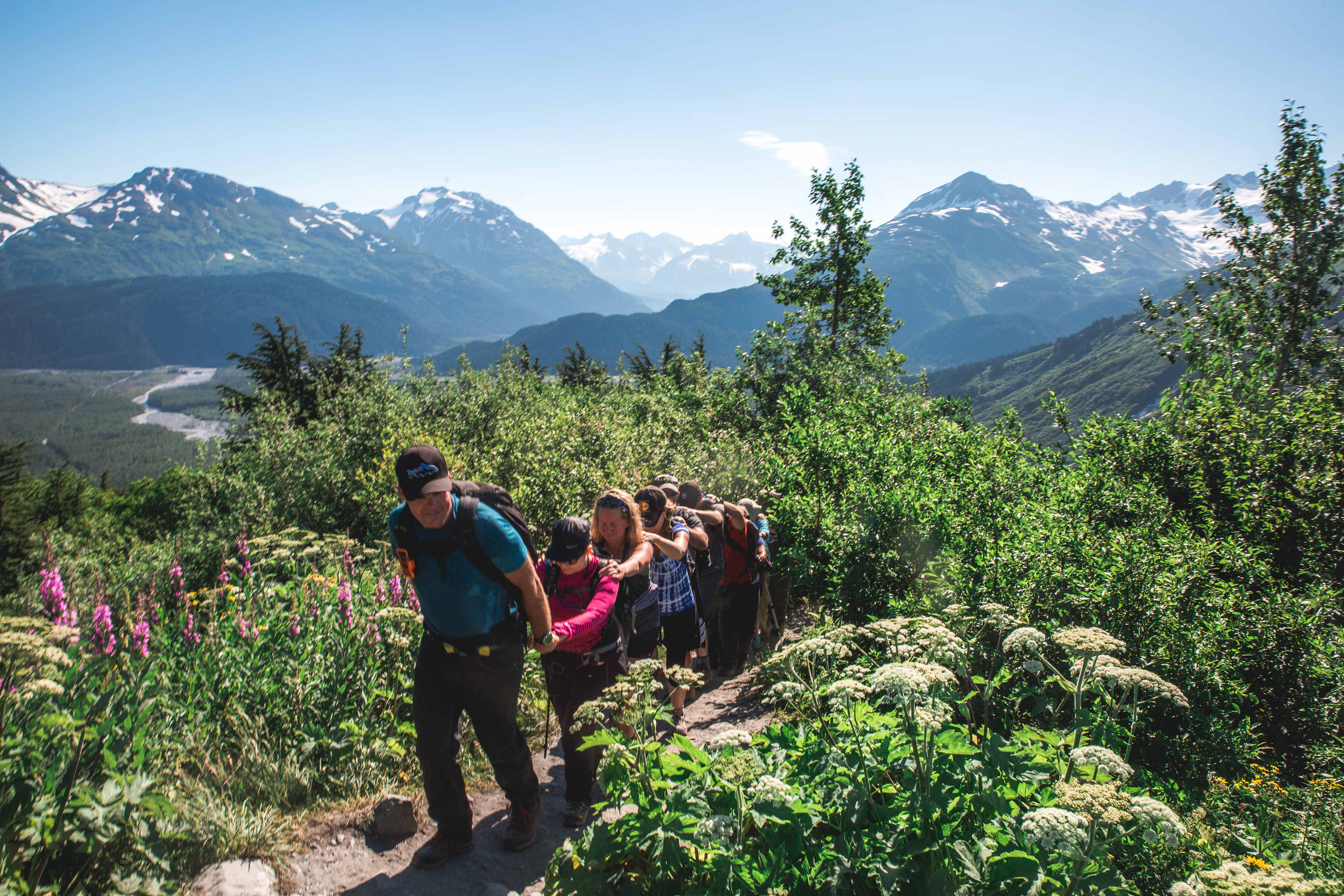 NorthAmerica-AK-Kenai-Fjords-WOW-Hiking-Train-Moment