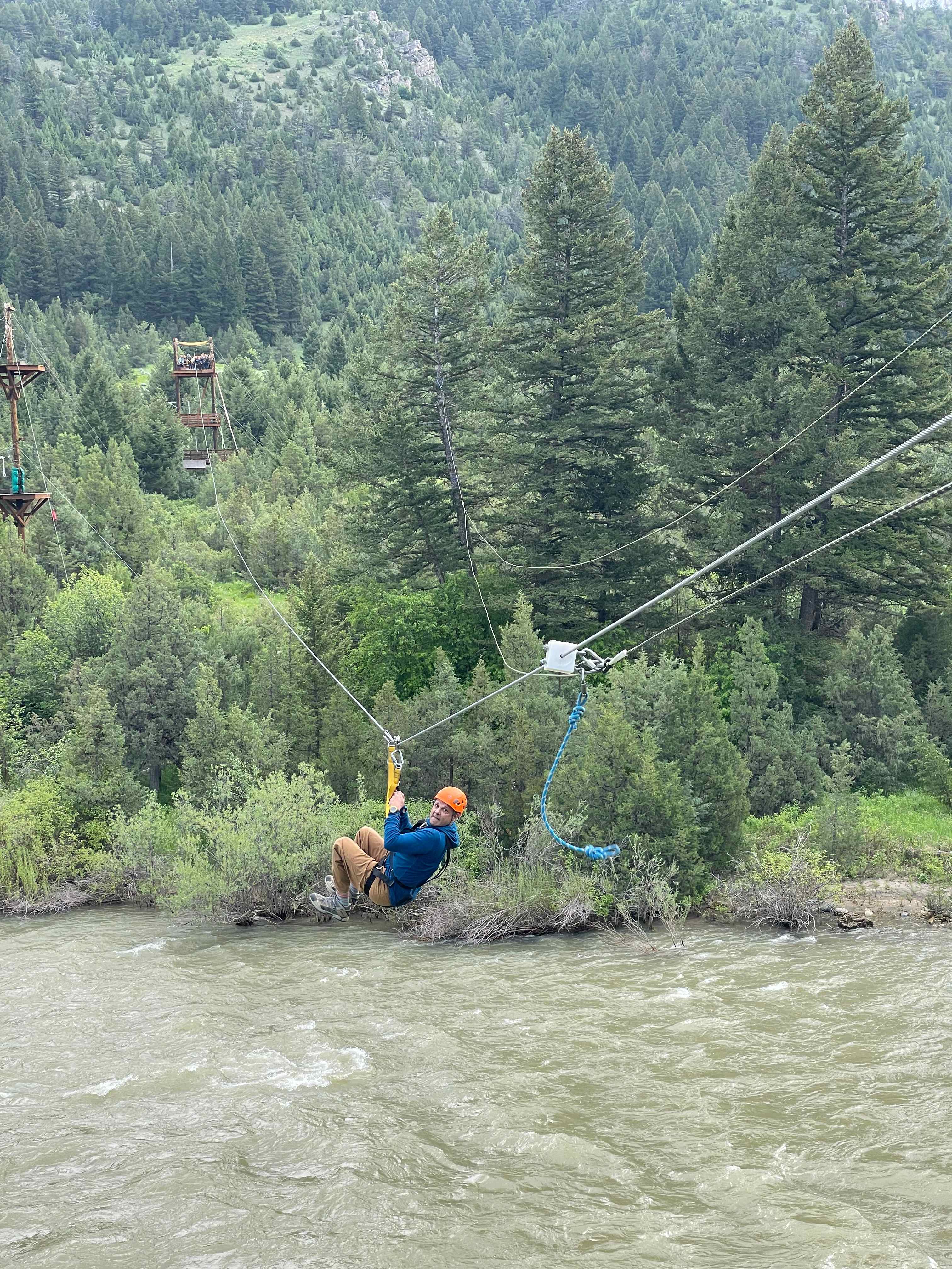 5CFE70E1-EBFF-419B-B3C7-8AA9A8E4FAC8