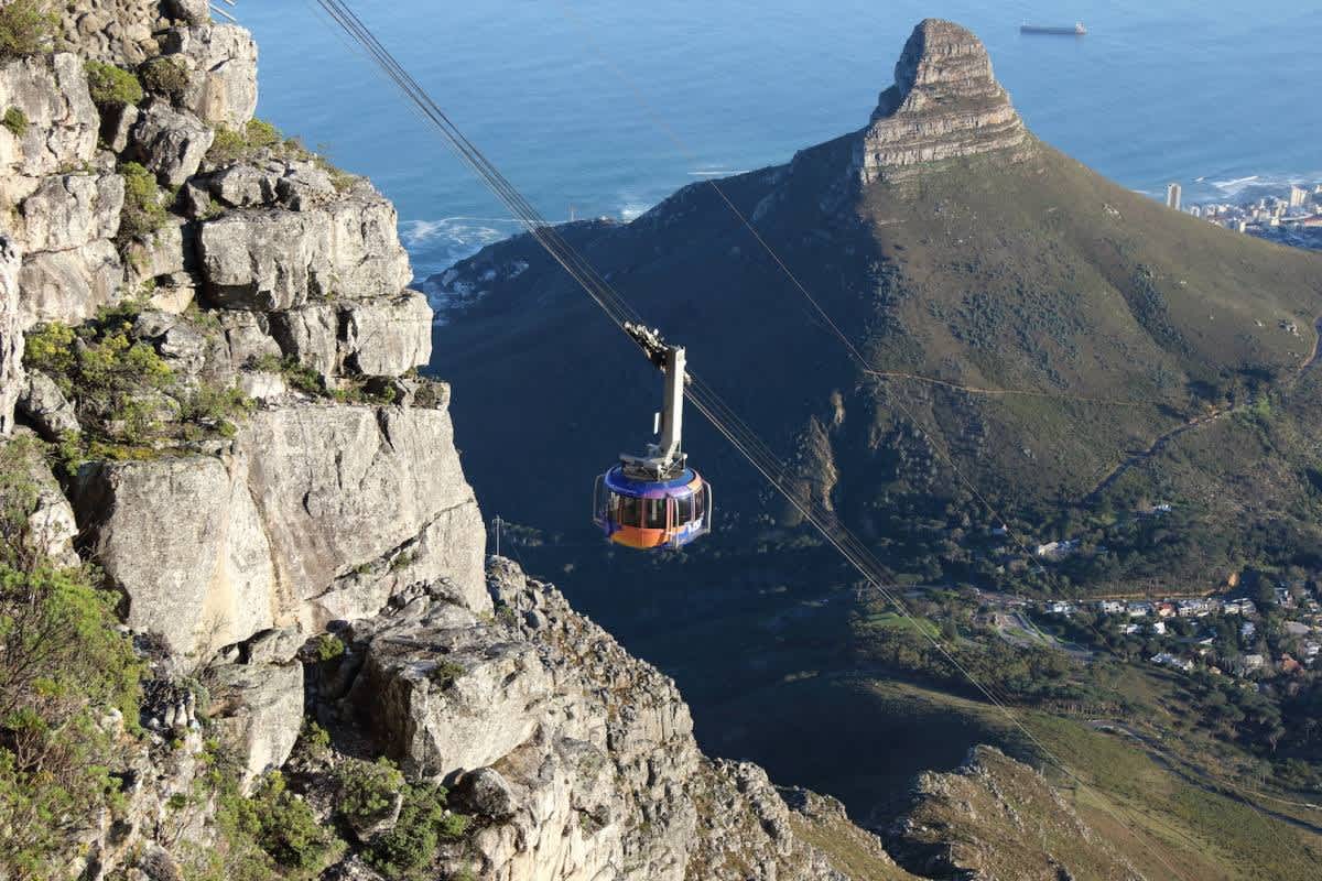 Cape-Town_Table-Mountain-Aerial-Cableway-down