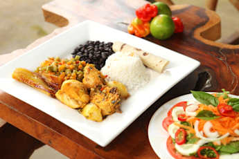 Photograph-by-Santa-Juana-Traditional-lunch
