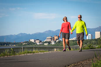 Coastal-Trail-Couple-Walks-JodyO.Photos