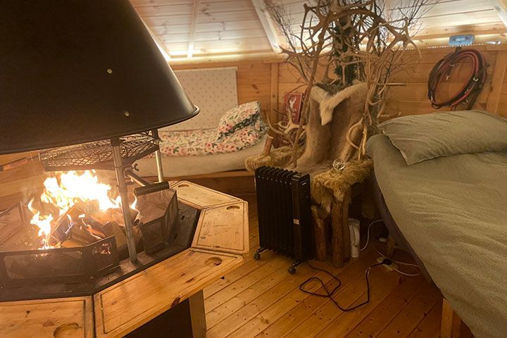 Overnight Stay at Reindeer Lodge, Somerset 