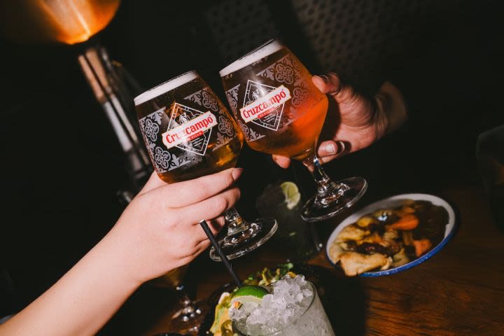 Bottomless Mojitos or Cruz Campo with 5 Plates