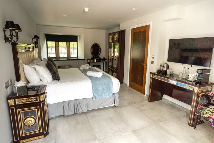 Entrance to Blenheim Palace and Overnight Stay at Weston Manor for Two