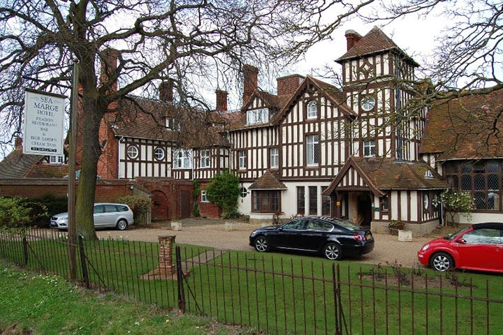 Sophie from Customer Service 