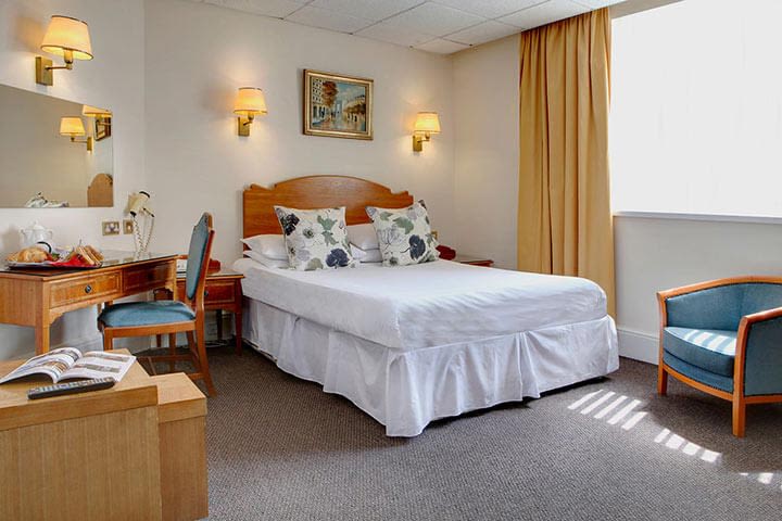 Lara from Contracting