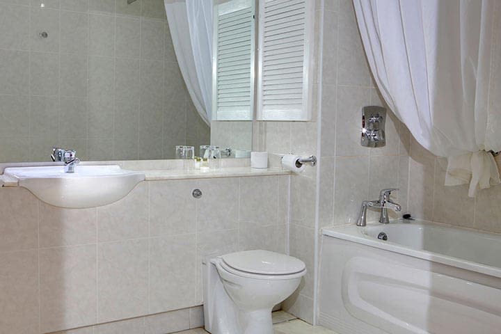 Lara from Contracting