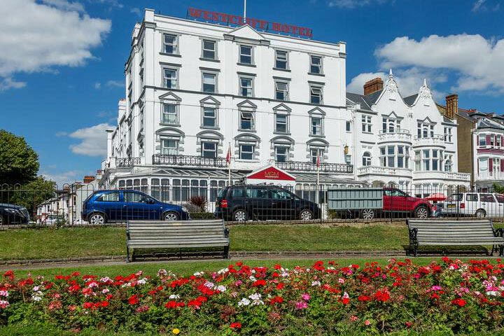 Lara from Contracting