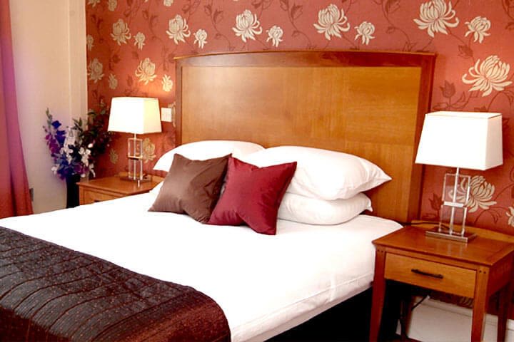 Lara from Contracting