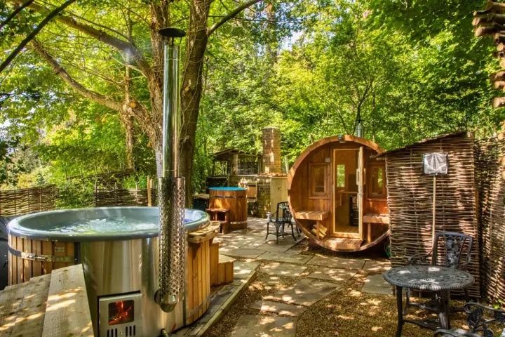 Hot Tub Hideaway and BBQ for Two Hot Tub Hideaway and BBQ for Two