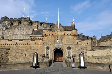 Visit Edinburgh Castle with a Three Course Dinner for Two