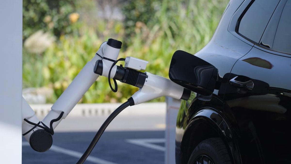 Geely unveils ultra rapid EV charger - ev charger