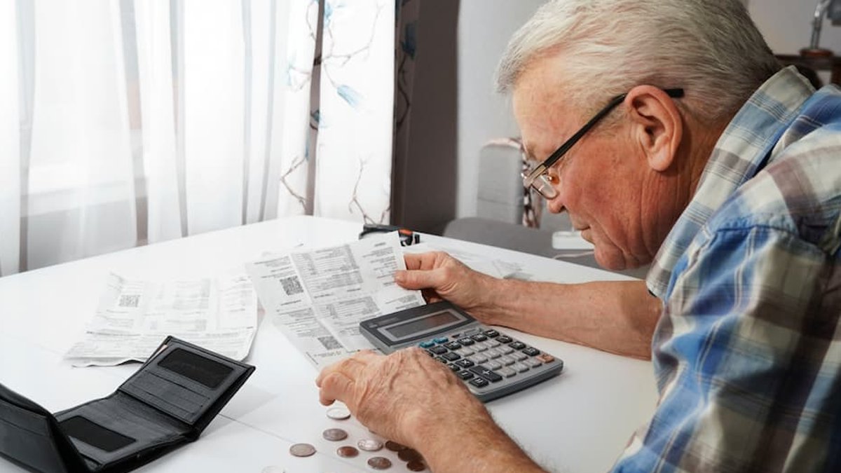 France Considers Retiree Contribution in Budget Plan Il aura suffi d’évoquer une contribution des retraités inférieure à 6 milliards d’euros pour déclencher une levée de bouclier