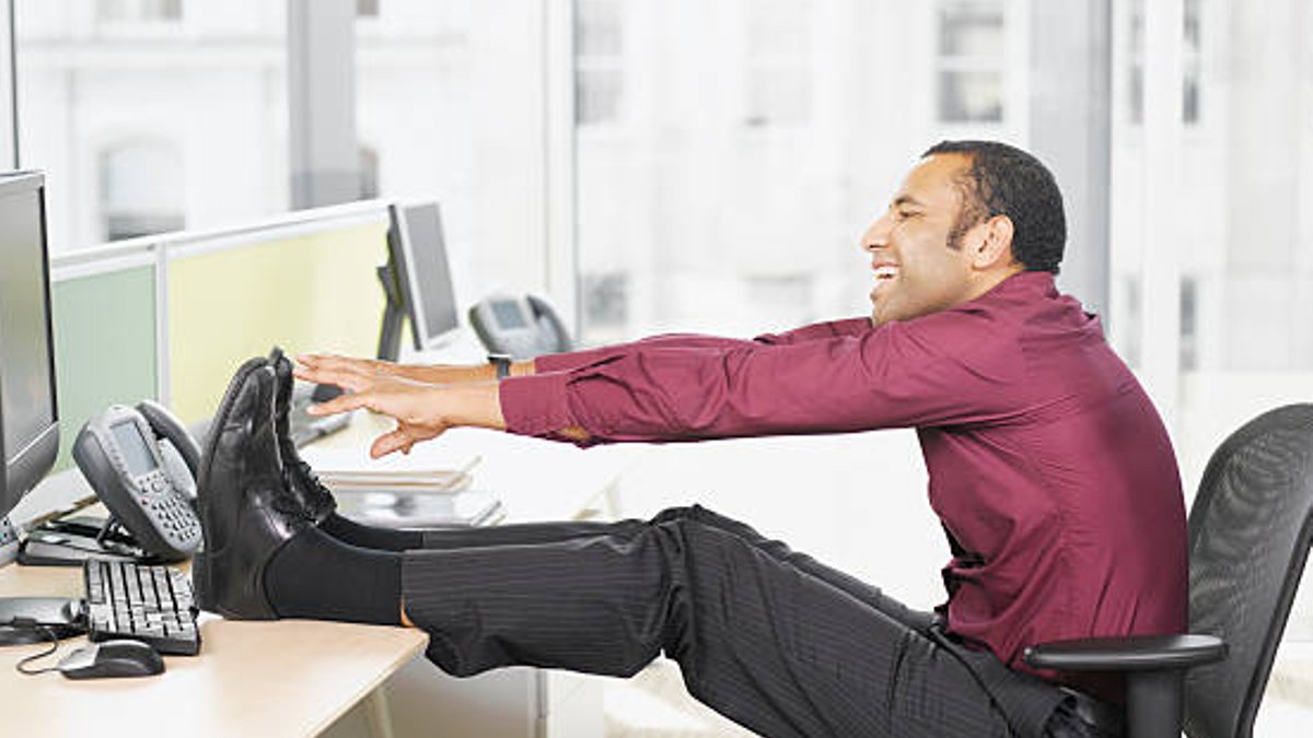 Desk Workers Battle Health Risks with Active Habits Desk Workers Battle Health Risks with Active Habits - desk worker health