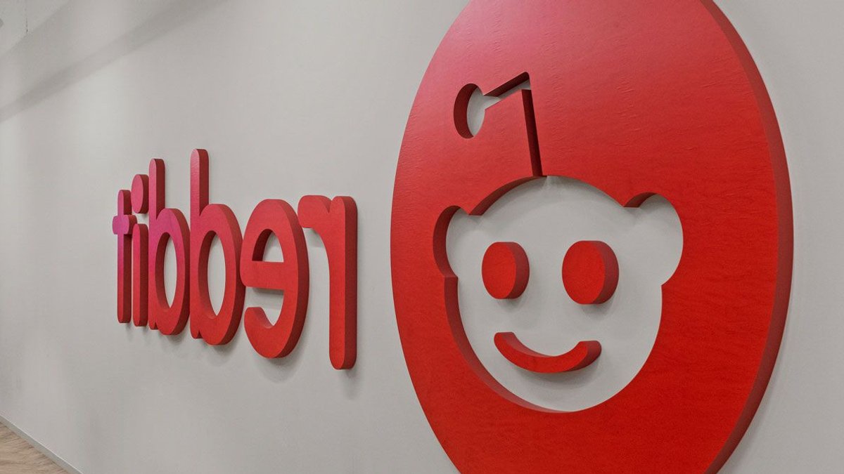 Reddit Ends Public API Access as AI Scraping Surges