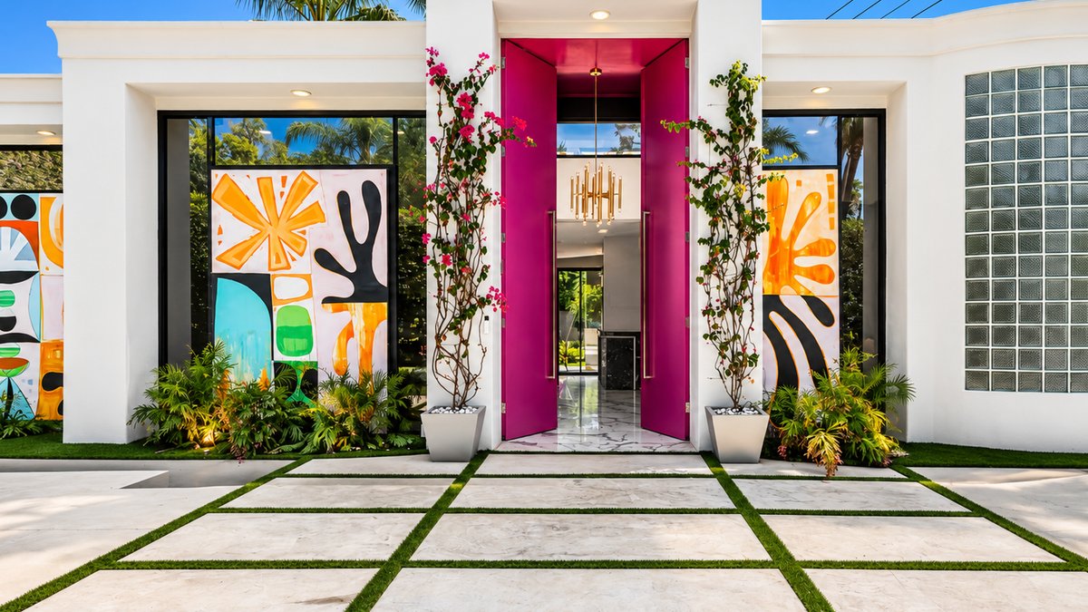 Palm Springs home hits market - palm springs home
