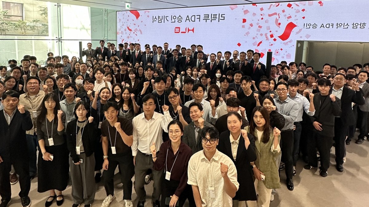 HLB officials celebrate the US Food and Drug Administration's approval of its bile duct cancer drug Lyrfigtu at the company's