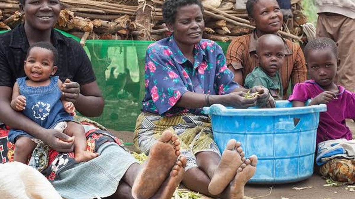 Malawi tests direct cash payments to poor - cash payments