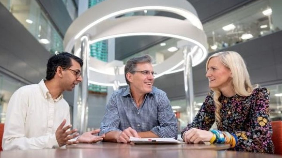 Researchers identify neuroblastoma cells tied to poor outcomes Co-corresponding authors Elizabeth Stewart, MD, St.