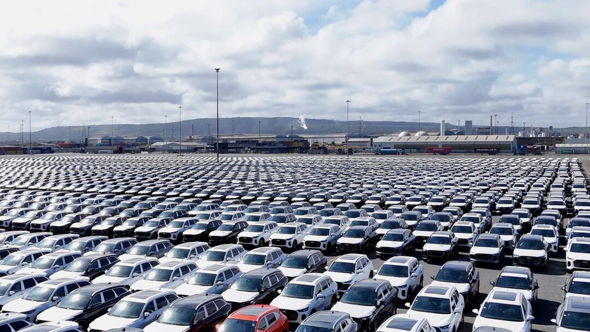 EU limits Chinese hybrid car imports - hybrid car imports